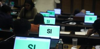 Este miércoles 11 de junio, la Asamblea Nacional resolvió, por unanimidad, que el proyecto de Ley Orgánica de Personas con Discapacidad sea devuelto a la Comisión de Garantías Constitucionales. La decisión busca ajustar el contenido de la normativa al dictamen emitido por la Corte Constitucional, el cual responde a una objeción parcial por inconstitucionalidad presentada por el presidente Daniel Noboa Azín.
