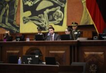 El presidente de la Asamblea Nacional, Niels Olsen, recibió este jueves un fallo favorable por parte del juez Santiago Altamirano, quien desestimó la acción de protección presentada por legisladores de la Revolución Ciudadana (RC) y el movimiento RETO.