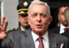 En un fallo sin precedentes en la historia de Colombia, el expresidente Álvaro Uribe Vélez fue declarado culpable este lunes por los delitos de soborno en actuación penal y fraude procesal. La decisión fue emitida por la jueza Sandra Heredia, quien lideró una extensa audiencia judicial en Bogotá.
