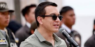El presidente de Ecuador, Daniel Noboa, firmó un decreto que reduce el número de ministerios de 20 a 14 y limita las secretarías de 9 a 3, como parte de una estrategia oficial para optimizar el funcionamiento del Estado.