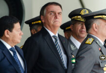 La Fiscalía General de Brasil, liderada por el fiscal Paulo Gonet, ha presentado ante la Corte Suprema su petición de condena contra el expresidente Jair Bolsonaro y siete altos cargos de su Gobierno. Se les imputan cinco delitos graves, entre ellos intento de golpe de Estado, organización criminal armada y tentativa de abolición violenta del estado democrático de derecho.