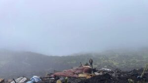 Un aluvión de gran magnitud arrasó esta mañana parte del sector El Tambo, en el cantón Quijos, provincia de Napo, dejando viviendas destruidas y al menos dos personas desaparecidas, según confirmó la Secretaría de Gestión de Riesgos.