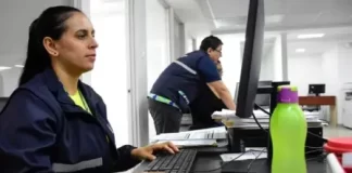 El presidente Daniel Noboa firmó el Decreto Ejecutivo 57, que establece el nuevo reglamento de la Ley Orgánica de Integridad Pública el 22 de julio de 2025. Esta normativa incluye modificaciones al reglamento general de la Ley Orgánica del Servicio Público (LOSEP), entre las cuales destaca la eliminación del artículo 98.