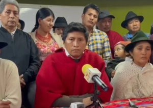 A pocos días del VIII Congreso de la Confederación de Nacionalidades Indígenas del Ecuador (Conaie), una nueva figura política irrumpe con fuerza en el escenario indígena nacional. Fernando Guamán, actual presidente de la Confederación del Movimiento Indígena de Chimborazo (COMICH), ha oficializado su candidatura para la presidencia de la Conaie, con el respaldo de las bases de su provincia y en abierta confrontación con la reelección de Leónidas Iza, actual líder de la organización.