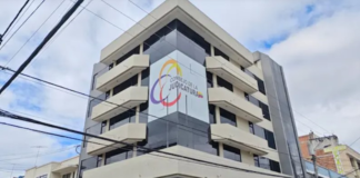 Con el propósito de optimizar la infraestructura judicial en la ciudad de Riobamba y ofrecer una atención más digna a la ciudadanía, el Consejo de la Judicatura de Chimborazo reubicó sus oficinas administrativas al edificio Esmeraldas, antigua sede de la Corporación Financiera Nacional (CFN), ubicado en la esquina de las calles Veloz y García Moreno.