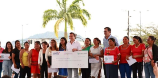 En un acto realizado este 17 de julio, el presidente de la República, Daniel Noboa Azin, lideró el lanzamiento del programa Crédito Agro-Violeta y las Jornadas Formativas “Soy Productivo”, iniciativas de BanEcuador que buscan promover la inclusión financiera, el emprendimiento rural y el desarrollo económico de las mujeres agricultoras del país.