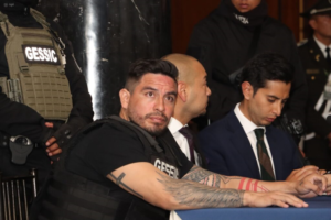 El eco de los disparos que intentaron silenciar a Daniel Salcedo en Riobamba, aún resuena en las paredes de la política ecuatoriana. Esta vez, no solo se trata de una figura vinculada a la corrupción hospitalaria, sino de un sobreviviente que acusa directamente a la misma red que según él, financió el asesinato de Fernando Villavicencio.