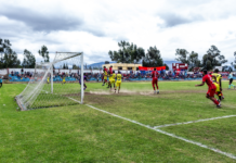 Centro Deportivo Olmedo firmó una victoria contundente de 5-0 frente al Club Darwin, un rival que no presentó su mejor cara en el Torneo Provincial de la Asociación de Fútbol No Aficionado de Chimborazo (AFNACH). Con este resultado, el “Ciclón de los Andes” clasificó al cuadrangular final, manteniendo su invicto y ratificando su jerarquía histórica.