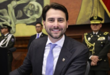 El martes 8 de julio de 2025, el presidente de la Asamblea Nacional, Niels Olsen, confirmó que “ocho personas fueron desvinculadas y tres presentaron sus renuncias” debido a posibles casos de nepotismo. La declaración la dio en una entrevista con Ecuador TV. Afirmó que las salidas se concretaron tras detectar vínculos familiares entre legisladores y personal contratado.