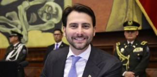 El martes 8 de julio de 2025, el presidente de la Asamblea Nacional, Niels Olsen, confirmó que “ocho personas fueron desvinculadas y tres presentaron sus renuncias” debido a posibles casos de nepotismo. La declaración la dio en una entrevista con Ecuador TV. Afirmó que las salidas se concretaron tras detectar vínculos familiares entre legisladores y personal contratado.