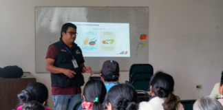 En Riobamba se ha iniciado un proceso de capacitación ante la falta de formación continua y técnica en temas de higiene y manipulación de alimentos para los comerciantes que operan en estos espacios.