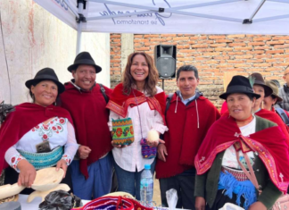 La comunidad Chiquizungo, del pueblo Waranka, en la parroquia Simiatug (Guaranda), contará con un Centro Integral de Comercialización, Capacitación y Promoción Turística gracias a un financiamiento no reembolsable de $350.000 entregado por la Secretaría de Gestión y Desarrollo de Pueblos y Nacionalidades (SGDPN).