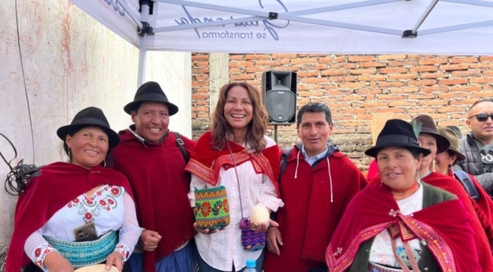 La comunidad Chiquizungo, del pueblo Waranka, en la parroquia Simiatug (Guaranda), contará con un Centro Integral de Comercialización, Capacitación y Promoción Turística gracias a un financiamiento no reembolsable de $350.000 entregado por la Secretaría de Gestión y Desarrollo de Pueblos y Nacionalidades (SGDPN).