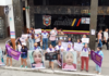 Colectivos de mujeres y activistas por los derechos humanos protagonizaron este lunes un plantón frente a la Gobernación de Pastaza para exigir justicia en el caso de Carola Marcillo, víctima de un brutal ataque presuntamente perpetrado por su expareja, pese a contar con una boleta de alejamiento. El hecho, catalogado como intento de femicidio, ha provocado indignación y alarma en la ciudadanía.