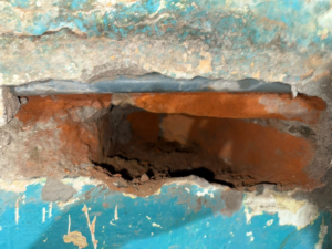 Militares descubrieron túneles en construcción dentro de la cárcel de Guaranda y frustraron un intento de fuga masiva de reclusos. El hallazgo se produjo el 2 de julio durante un operativo de control ejecutado por el Ejército Ecuatoriano, en coordinación con el SNAI y unidades de inteligencia del Ejército y la Policía Nacional.
