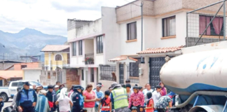 En medio de la emergencia que enfrenta la ciudad de Quito por la falta de agua potable, Riobamba se solidarizó con la capital del país mediante el envío de tanqueros que distribuyen el líquido vital en las parroquias más afectadas del sur de la urbe.