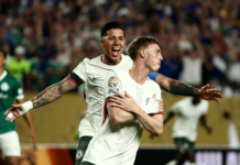 El Chelsea avanzó a las semifinales del Mundial de Clubes 2025, tras imponerse por 2-1 al Palmeiras, este 4 de julio, en el Lincoln Financial Field de Filadelfia, Estados Unidos. Pese a la ausencia del ecuatoriano Moisés Caicedo, sancionado por acumulación de tarjetas, el conjunto inglés logró resolver un duelo complejo ante el siempre difícil cuadro brasileño.