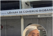 La mañana del 16 de julio, frente a la sede de la Cooperativa de Ahorro y Crédito Cámara de Comercio de Riobamba, no había pancartas ni megáfonos, solo silencio, que carga décadas de trabajo, sacrificio y confianza depositados por socios, muchos de ellos adultos mayores, que hoy no pueden acceder al dinero que han ahorrado durante toda su vida.