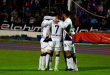 Liga Deportiva Universitaria, sudó más de la cuenta para dejar en el camino a un Olmedo que, pese a militar en la Segunda Categoría, le peleó de igual a igual. El marcador final fue un empate 1-1 que incomodó más a los albos que a los locales, llevando la definición a la tanda de penales.