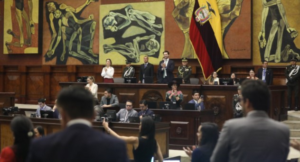 El presidente de la Asamblea Nacional, Niels Olsen, anunció este 15 de julio que se desvinculó laboralmente a un segundo familiar del legislador correísta Santiago Díaz Asque, denunciado por presuntamente haber violado a una niña.