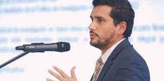 El presidente Daniel Noboa designó a Jimmy Daniel Martin Delgado como el nuevo ministro de Salud, este 15 de julio de 2025, a través del Decreto Ejecutivo 53. Aunque el 3 de julio, Juan Bernardo Sánchez renunció al cargo de Ministro de Salud, el presidente Daniel Noboa agradeció sus “leales y valiosos servicios” este 15 de julio.