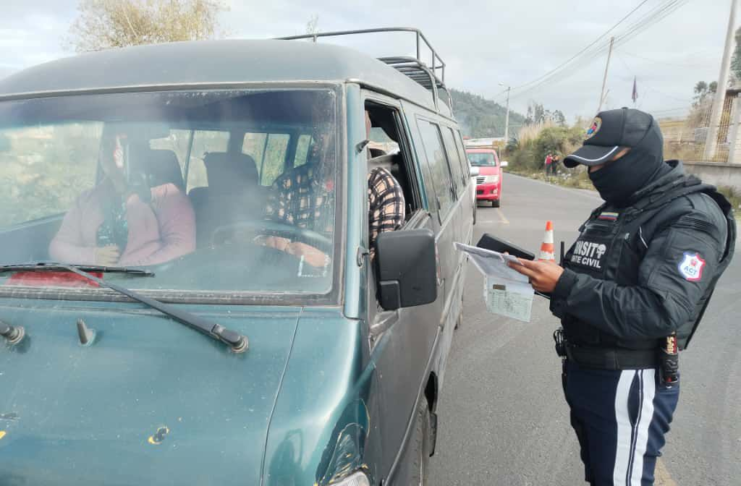 Operativos ejecutados este fin de semana, en distintos sectores de Riobamba evidenció la magnitud del problema, vehículos sin los permisos necesarios, conductores no autorizados y condiciones de circulación que ponen en riesgo la vida de los ciudadanos.