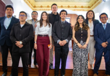 En una ceremonia formal realizada en el salón José María Román, se llevó a cabo la posesión oficial de las nuevas dignidades de los Consejos Consultivos Intergeneracionales y por Enfoque, integrados por niños, niñas, adolescentes, jóvenes, personas adultas mayores, así como representantes de grupos de atención prioritaria como pueblos y nacionalidades, género, discapacidad y movilidad humana.