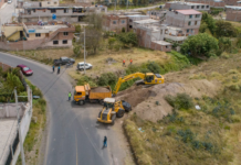 Con maquinaria en acción y la participación activa de varias instituciones, este 21 de julio, se dio inicio a los trabajos en el último tramo de la Quebrada Las Abras, en el cantón Riobamba.