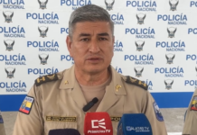La noche del 21 de julio de 2025, el barrio Las Américas, en las cercanías de la ciudad de Puyo, fue escenario de una violenta balacera que alarmó a sus habitantes. El hecho fue atribuido por la Policía Nacional a un enfrentamiento entre presuntos integrantes de las bandas criminales Los Lobos y Los Choneros, quienes disputan el control territorial para actividades ilícitas como el microtráfico y la extorsión.