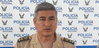 La noche del 21 de julio de 2025, el barrio Las Américas, en las cercanías de la ciudad de Puyo, fue escenario de una violenta balacera que alarmó a sus habitantes. El hecho fue atribuido por la Policía Nacional a un enfrentamiento entre presuntos integrantes de las bandas criminales Los Lobos y Los Choneros, quienes disputan el control territorial para actividades ilícitas como el microtráfico y la extorsión.