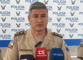 La noche del 21 de julio de 2025, el barrio Las Américas, en las cercanías de la ciudad de Puyo, fue escenario de una violenta balacera que alarmó a sus habitantes. El hecho fue atribuido por la Policía Nacional a un enfrentamiento entre presuntos integrantes de las bandas criminales Los Lobos y Los Choneros, quienes disputan el control territorial para actividades ilícitas como el microtráfico y la extorsión.