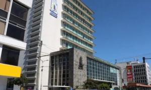En medio de una creciente presión financiera, el Instituto Ecuatoriano de Seguridad Social (IESS) aseguró este jueves 3 de julio de 2025 que no modificará la edad de jubilación ni los años de aportación requeridos para acceder a una pensión en Ecuador.