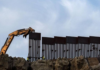 Estados Unidos ha iniciado una nueva fase en la construcción del muro fronterizo con México, esta vez en el desierto de Santa Teresa, entre Nuevo México y Ciudad Juárez, Chihuahua. La obra forma parte del llamado refuerzo fronterizo que fue suspendido en 2021 durante la presidencia de Joe Biden.