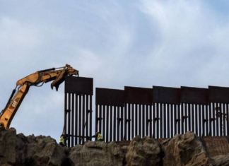 Estados Unidos ha iniciado una nueva fase en la construcción del muro fronterizo con México, esta vez en el desierto de Santa Teresa, entre Nuevo México y Ciudad Juárez, Chihuahua. La obra forma parte del llamado refuerzo fronterizo que fue suspendido en 2021 durante la presidencia de Joe Biden.
