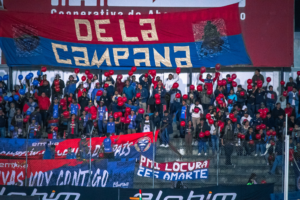 La fractura entre las Barras Organizadas del Centro Deportivo Olmedo y el directorio del club ha escalado a niveles inéditos. Tras los hechos violentos registrados entre las hinchadas de CD. Olmedo y LDU, las agrupaciones de hinchas han emitido un comunicado anunciando que llevarán el caso ante la justicia ordinaria y deportiva.