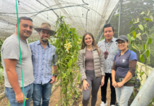 El gobernador de Morona Santiago, William Gómez, acompañó a la directora general del Instituto Nacional de Economía Popular y Solidaria (IEPS), Arianna Burgos, durante su visita oficial a la provincia, en el marco de una agenda orientada a fortalecer la producción local y dinamizar la economía popular y solidaria (EPS).