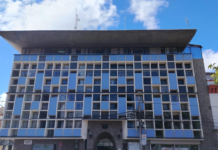 La Empresa Eléctrica de Riobamba S.A. (EERSA) emitió un comunicado oficial dirigido a la ciudadanía, en el que explica los motivos detrás del proceso de desvinculación de personal ejecutado en los últimos días. La institución aseguró que dichas acciones responden exclusivamente a disposiciones del Gobierno Central y no a decisiones autónomas de la gerencia.