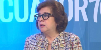 La ministra de Trabajo, Ivonne Núñez, confirmó que el Estado implementará evaluaciones semestrales para los cerca de 490.000 servidores públicos del país. Quienes no superen las pruebas tendrán una segunda oportunidad y, de no aprobar, enfrentarán un proceso de desvinculación. La medida busca fortalecer la eficiencia y transparencia en la administración pública.