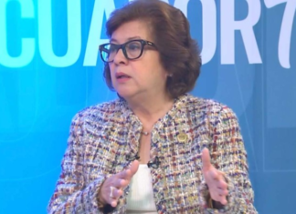 La ministra de Trabajo, Ivonne Núñez, confirmó que el Estado implementará evaluaciones semestrales para los cerca de 490.000 servidores públicos del país. Quienes no superen las pruebas tendrán una segunda oportunidad y, de no aprobar, enfrentarán un proceso de desvinculación. La medida busca fortalecer la eficiencia y transparencia en la administración pública.
