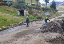La mañana del 5 de julio, el Ministerio de Transporte y Obras Públicas (MTOP) informó que fue habilitado un carril para vehículos livianos en la vía Riobamba - Macas, específicamente en el sector de Atillo, zona que resultó severamente afectada por las intensas lluvias registradas en las últimas semanas.