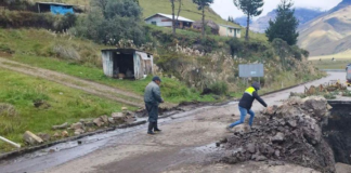 La mañana del 5 de julio, el Ministerio de Transporte y Obras Públicas (MTOP) informó que fue habilitado un carril para vehículos livianos en la vía Riobamba - Macas, específicamente en el sector de Atillo, zona que resultó severamente afectada por las intensas lluvias registradas en las últimas semanas.