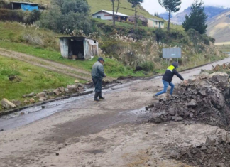 La mañana del 5 de julio, el Ministerio de Transporte y Obras Públicas (MTOP) informó que fue habilitado un carril para vehículos livianos en la vía Riobamba - Macas, específicamente en el sector de Atillo, zona que resultó severamente afectada por las intensas lluvias registradas en las últimas semanas.