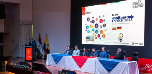 El auditorio institucional Dr. Romeo Rodríguez Cárdenas de la Escuela Superior Politécnica de Chimborazo (ESPOCH) fue escenario del primer Foro AdmiEmprende 2025, un espacio académico que reunió a expertos nacionales, docentes y estudiantes para reflexionar sobre temas clave como economía circular, sostenibilidad, responsabilidad social y emprendimiento.
