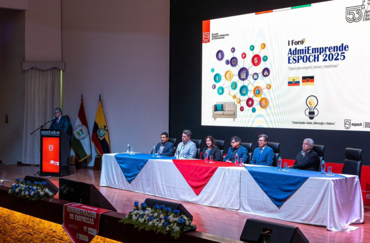 El auditorio institucional Dr. Romeo Rodríguez Cárdenas de la Escuela Superior Politécnica de Chimborazo (ESPOCH) fue escenario del primer Foro AdmiEmprende 2025, un espacio académico que reunió a expertos nacionales, docentes y estudiantes para reflexionar sobre temas clave como economía circular, sostenibilidad, responsabilidad social y emprendimiento.