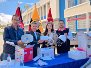 En una muestra concreta de articulación entre educación y seguridad, el ECU 911 Riobamba fortaleció este 7 de julio su red tecnológica gracias a la donación de un sistema avanzado de videovigilancia, entregado por la Unidad Educativa Santo Tomás Apóstol (STAR).