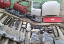 Una organización criminal dedicada al robo y desmantelamiento de camionetas fue desarticulada este 8 de julio, tras una investigación de tres meses en Quito, que reveló un sofisticado esquema para comercializar autopartes a través de redes sociales y entregas vía courier a diversas provincias, incluyendo Chimborazo.