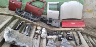 Una organización criminal dedicada al robo y desmantelamiento de camionetas fue desarticulada este 8 de julio, tras una investigación de tres meses en Quito, que reveló un sofisticado esquema para comercializar autopartes a través de redes sociales y entregas vía courier a diversas provincias, incluyendo Chimborazo.