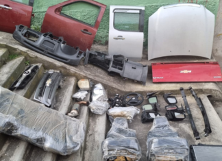 Una organización criminal dedicada al robo y desmantelamiento de camionetas fue desarticulada este 8 de julio, tras una investigación de tres meses en Quito, que reveló un sofisticado esquema para comercializar autopartes a través de redes sociales y entregas vía courier a diversas provincias, incluyendo Chimborazo.