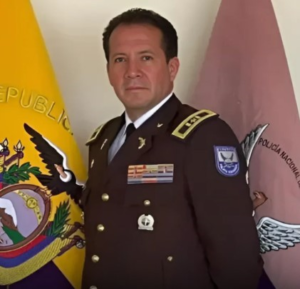 La provincia de Chimborazo recibió al nuevo comandante de la Subzona N° 6 de Policía, el coronel Julio Vinicio Camacho Pilpe, quien fue designado por el Alto Mando Institucional para liderar la seguridad en la provincia. Camacho, oriundo de Quito, llega con una carrera policial que supera los 32 años, respaldada por una sólida formación académica y experiencia en cargos estratégicos a nivel nacional.