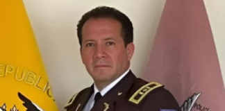 La provincia de Chimborazo recibió al nuevo comandante de la Subzona N° 6 de Policía, el coronel Julio Vinicio Camacho Pilpe, quien fue designado por el Alto Mando Institucional para liderar la seguridad en la provincia. Camacho, oriundo de Quito, llega con una carrera policial que supera los 32 años, respaldada por una sólida formación académica y experiencia en cargos estratégicos a nivel nacional.